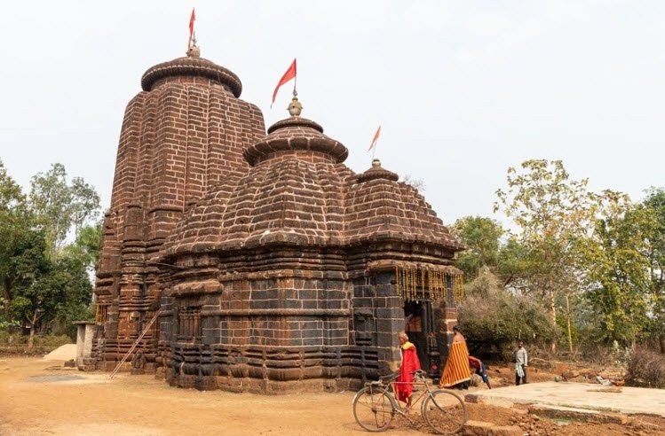 Uttareswar Shiva Temple, Cuttack, Odisha - Vushii.com